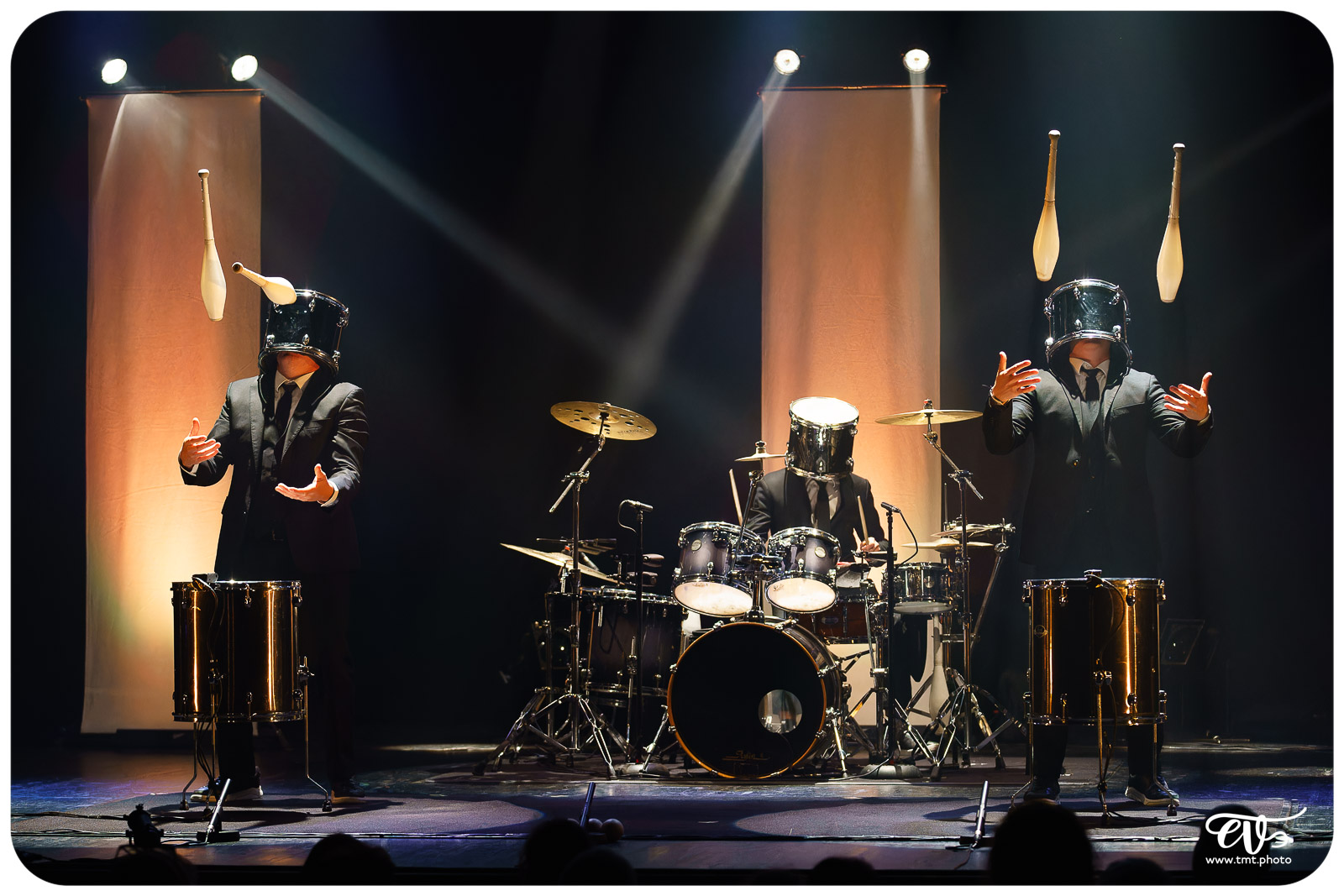 DRUM BROTHERS (LES FRÈRES COLLE)